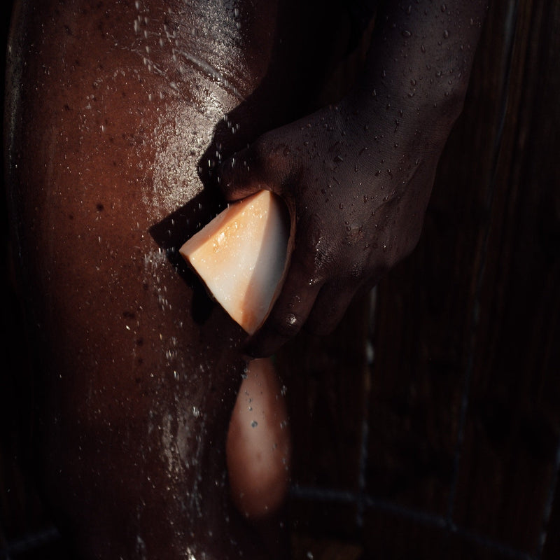 Seife block 004 | bei trockener Haut | ideal bei starken Curls + Afro | mit Kurkuma + Kakao